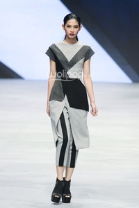 Sofie. BNI Present Urban Digger. Indonesia Fashion Week 2015 at Jakarta Convention Center. Senayan. Jakarta. [Foto: Mohammad Abduh/Wolipop]