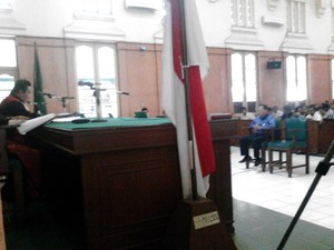 Bupati Tobasa Jalani Sidang Perdana Kasus Dugaan Korupsi PLTA Asahan III