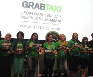 8 Wanita Inspiratif Ajak Pengguna Taksi Beramal