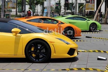 Komunitas Pemilik Lamborghini Turut Peduli Sosial