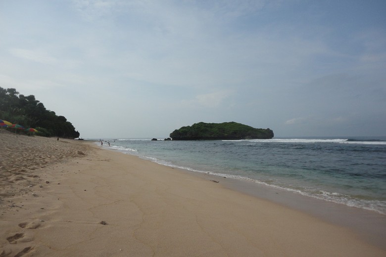 Liburan Beda Kemping Di Pantai Sadranan Gunungkidul