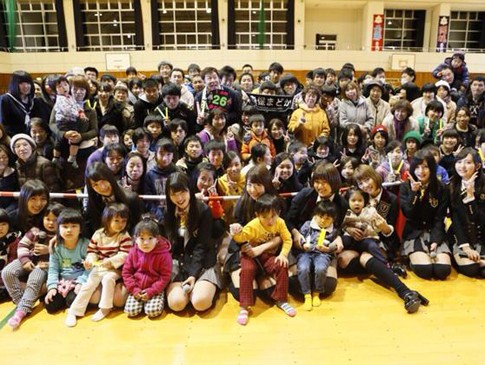 Datangi 6 Kota di 3 Prefektur, AKB48 Hibur Korban Gempa Tohoku