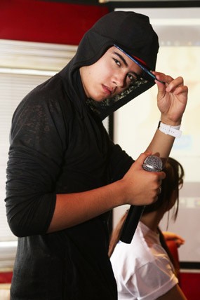 Aliando Bantah Cari Sensasi Lewat Video Nembak Nikita Willy