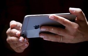 Kelelahan Bekerja di Pabrik iPhone, Tian Tewas