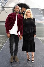 Gaya Kim Kardashian dan Kanye West di Paris Fashion Week