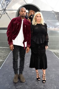 Kanye West dan Kim Kardashian tiba di lokasi acara pada Rabu (11/3/2015) waktu setempat di Paris, Prancis. Pascal Le Segretain/Getty Images/detikFoto.
