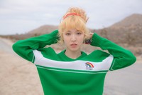 Wendy tampil dengan lensa kontak berwarna abu-abu. (SMTOWN)