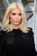 Gaya Kim Kardashian dan Kanye West di Paris Fashion Week