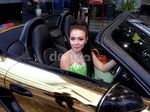 Bella Shofie Pamer Porsche Emas Kesayangannya