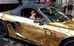 Bella Shofie Pamer Porsche Emas Kesayangannya