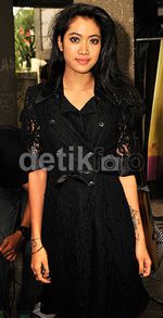 Woman in Black, Widi 'Vierratale'
