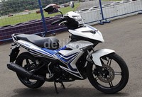 Motor yang dijuluki sebagai Raja Jalanan ini dibanderol dengan harga mulai Rp 18.450.000 hingga Rp 18.950.000 on the road Jakarta.