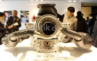 Sebelumnya Renault menggunakan mesin V8, dan karena ada peraturan F1 terbaru Renault mengubahnya menggunakan mesin V6 Turbocharged.     
