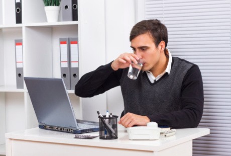 Peringati Hari Ginjal Sedunia, Dokter Ingatkan Pentingnya Minum Air