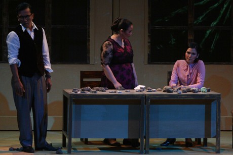 Melawan Kuasa Perusahaan Tambang di Lakon Subversif