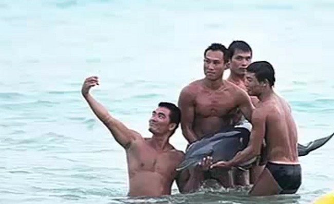 Aneka Ulah Bengal Para Turis Tiongkok