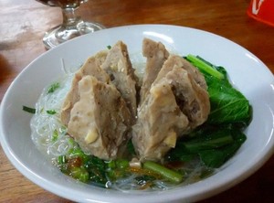 Bakso Mas To: Asyiknya Jajan Bakso Rudal yang Gurih Dilengkapi Es Campur Legit