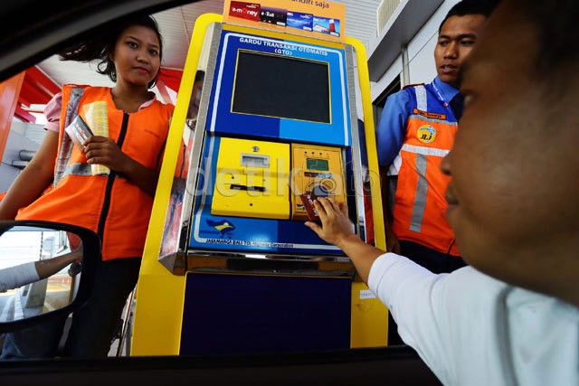 Ini Alasan Pajak Tol 10% Batal Berlaku 1 April 2015