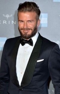 Kenakan tuxedo hitam, mantan bintang sepakbola Real Madrid itu terlihat gagah. Anthony Harvey/Getty Images/detikFoto.