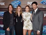 Dibalut Dress Supermini, Jennifer Lopez Pamer Kaki Jenjang