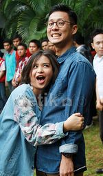 Aww, Mesranya Putri Titian Peluk-peluk Junior Liem