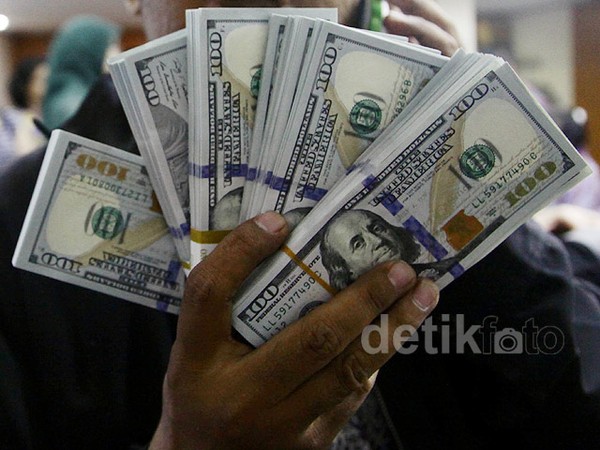 Dolar AS Masih Perkasa di Rp 13.000
