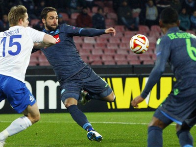 Higuain Menangkan Napoli