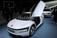 VW XL1 diklaim menjadi mobil produksi yang paling efisien di dunia dan tonggak teknologi baru dari merek Volkswagen.