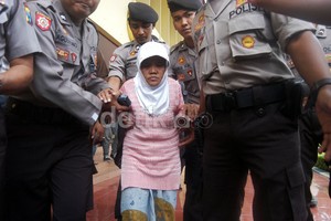 Menteri Siti Berharap Tuntutan Nenek Pencuri Kayu Ringan