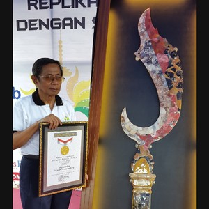 Ini Aneka Macam Akik dari Garut, Tasik, dan Sukabumi yang Menyusun Kujang Raksasa