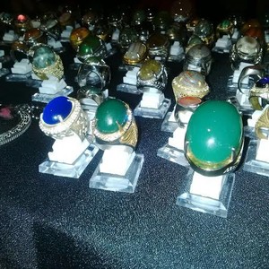Ini Batu Bacan dan Giok Kalimantan yang Sempat Dipakai dan Ditawar Jokowi