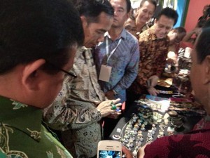 Lihat Pameran di Parkir Timur, Jokowi Kaget Harga Cincin Batu Bacan Rp 25 Juta