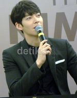 Senyuman Malu-malu Kim Woo Bin di Jumpa Pers Jakarta