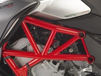 Motor ini menggendong mesin 3 silinder berkapasitas 800 cc terbaru. Diklaim, mesin tersebut mampu menghasilkan tenaga maksimal hingga 110 daya kuda. Torsinya lebih besar 15 persen dibandingkan model Rivale dan Brutale pada kisaran RPM yang paling sering digunakan.