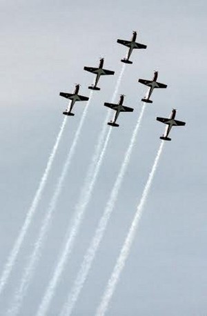 Manuver Maut The Jupiter Saat HUT 69 TNI di Surabaya, Ini Fotonya