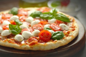 Banana Curry Pizza dan Grand Prix Cookie Crust, Pizza Bertopping Unik dari Swedia dan Korea Selatan (2)