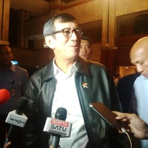 Menkum HAM Akan Terima Kepengurusan Agung Laksono Jika Akomodir Kubu Ical