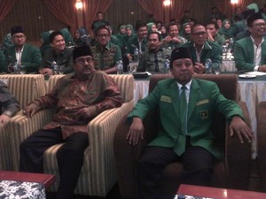 Hadiri Rakornas PPP Romi, Si Doel Bercanda Soal Penyakit Syaraf Wajahnya