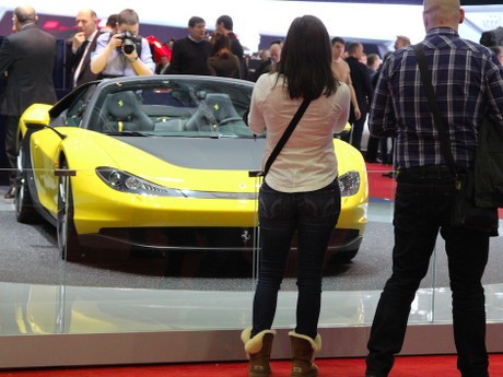 Pajak Pemilik Mobil Mewah Jadi Incaran