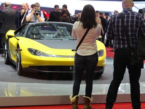 Pajak Pemilik Mobil Mewah Jadi Incaran