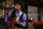 Calvin Jeremy Tampil Intim di 'Friday Hot Music'