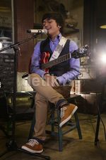 Calvin Jeremy Tampil Intim di 'Friday Hot Music'