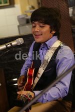 Calvin Jeremy Tampil Intim di 'Friday Hot Music'
