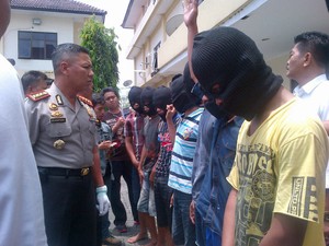 Kelompok Begal ABG ini Dibekuk setelah Aniaya Korban di Depan Musala