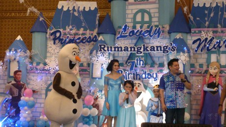 Angel Karamoy Bikin Pesta Ultah Anak Bertema Frozen