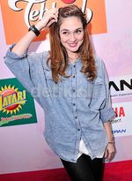 Lekukan Tubuh Aura Kasih, Bella Shofie Pamer Porsche Emas