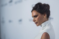 Kesan klasik juga terlihat dari gaya rambut updo-nya. Jerome Favre/Getty Images/detikFoto.
