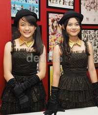 Selain 16 member Team T, ada juga 6 orang backdancer yang berasal dari Trainee.