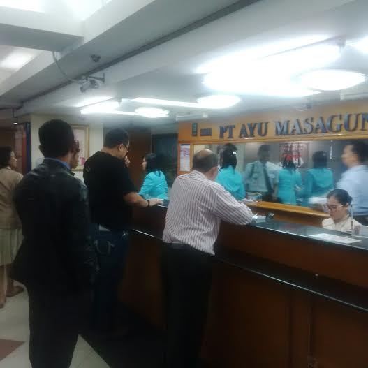 Dolar Tembus Rp 13.200, Pengunjung Money Changer Naik 100%