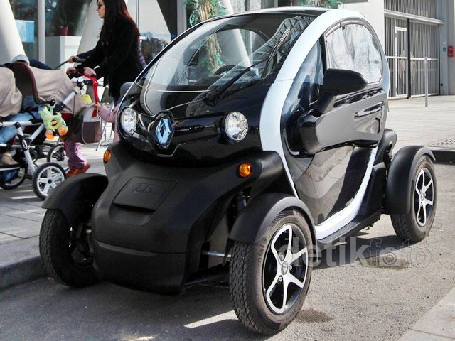 Asyiknya, Cicipi Mobil Listrik Renault di Paris